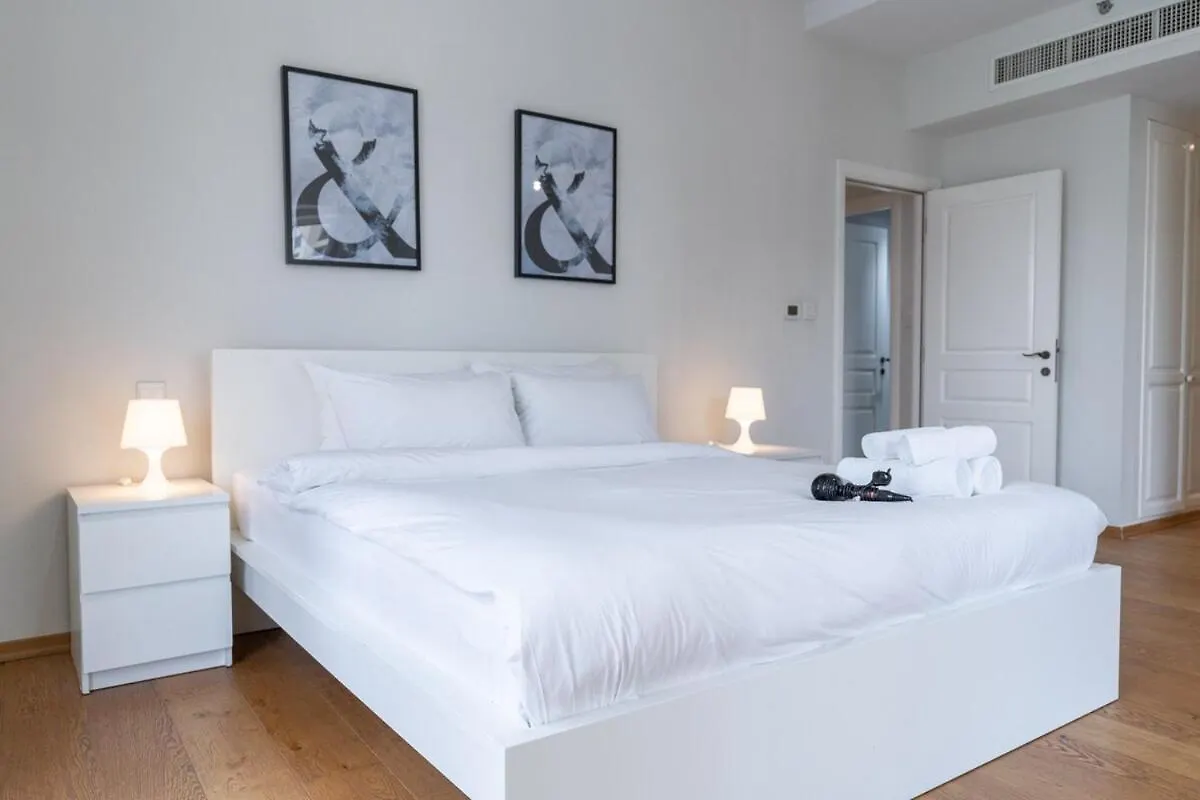 ドバイ Stylish Pad Right By The Beachヴィラ 別荘