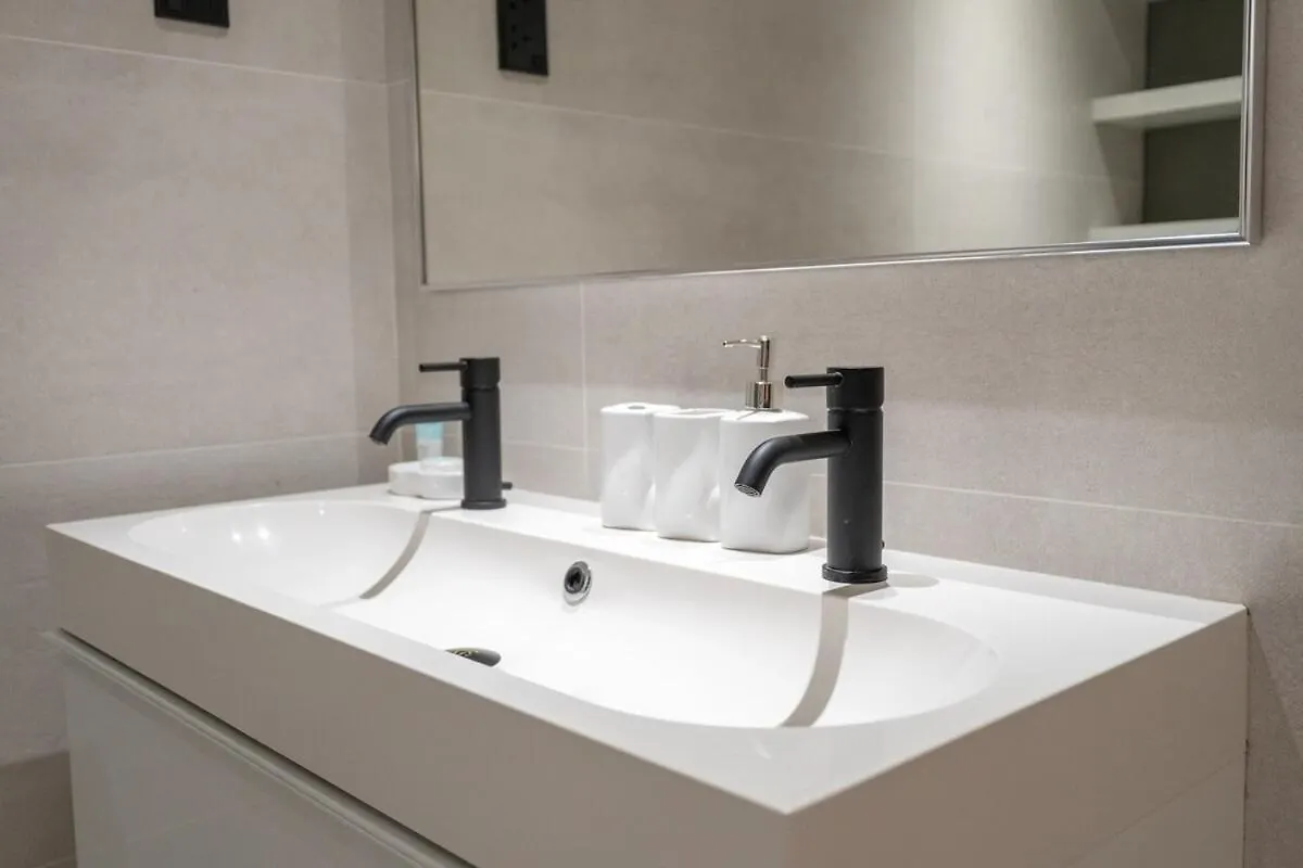 הוילה דובאי Stylish Pad Right By The Beach